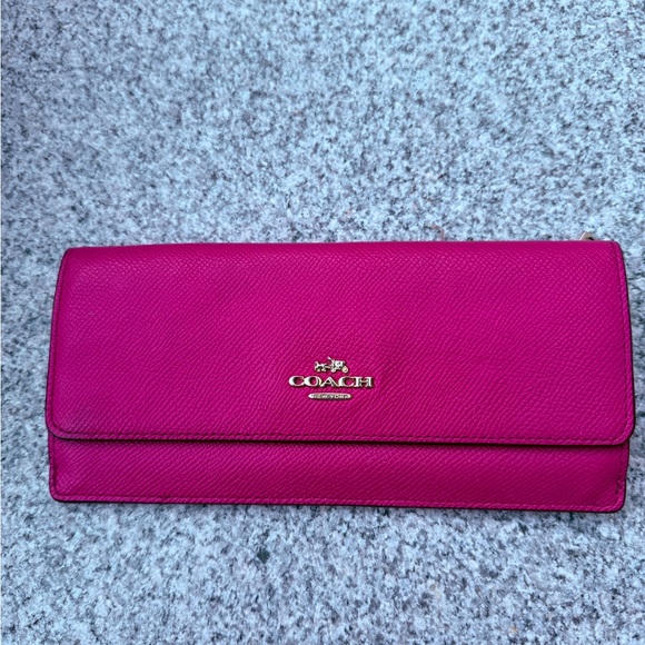 COACH HOT PINK WALLET GOLD HARDWARE - Picture 1 of 6